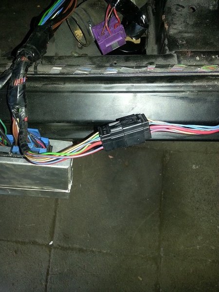 viereckiger stecker corsa b