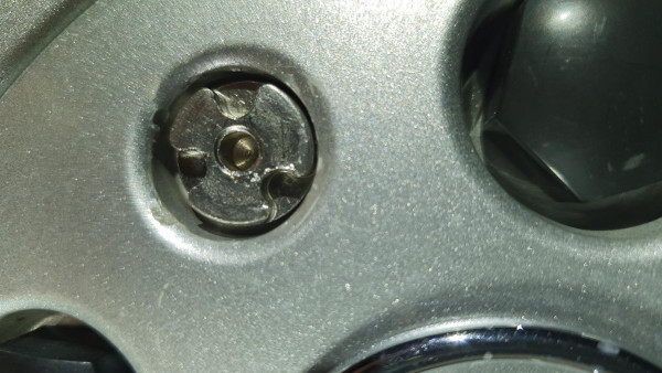 Opel Corsa C Felgenschloss.jpeg