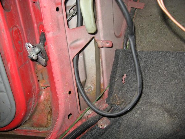 eSD Kabel in A-Säule.JPG