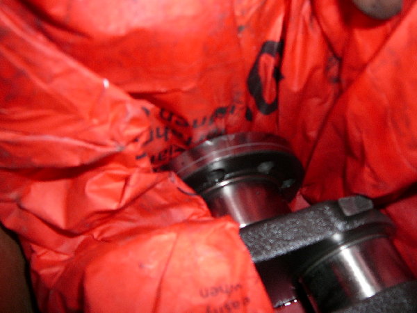 das ist eine frisch geschliffene turbo welle und die hat vorher ca 160000 runter gehabt und da sieht man die rille die der dichtring gemacht hat auch.