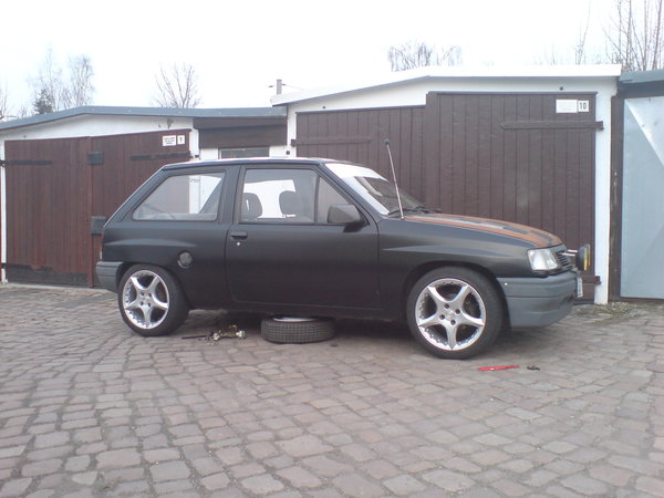 mein A Corsa spaßenshalber mit den Sommerschlappen vom C Corsa